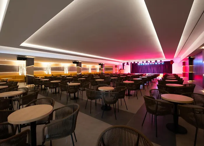 Hôtel pour familles: Hotel Club Cala Romani